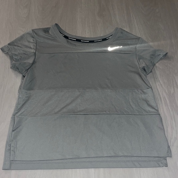 Cropped Nike workout tee Dri Fit Running - Picture 1 of 4
